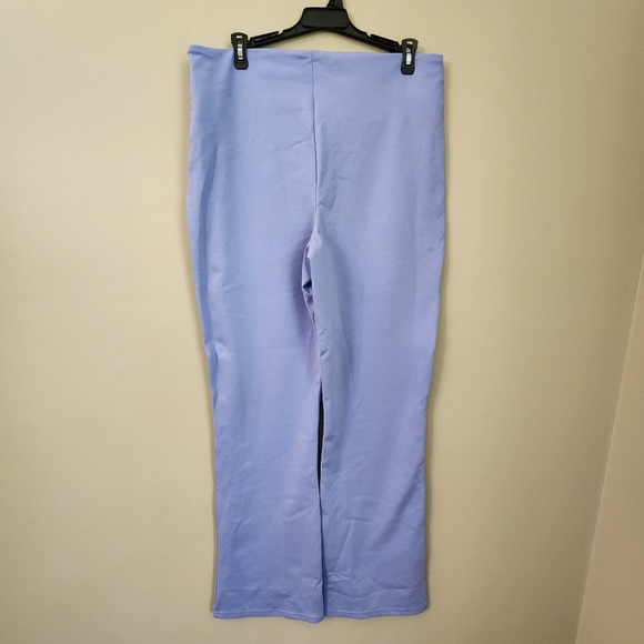 Fabletics Blue Activewear Pants Size XL  Women 24/7 Kick Flar High Rise - Picture 1 of 9
